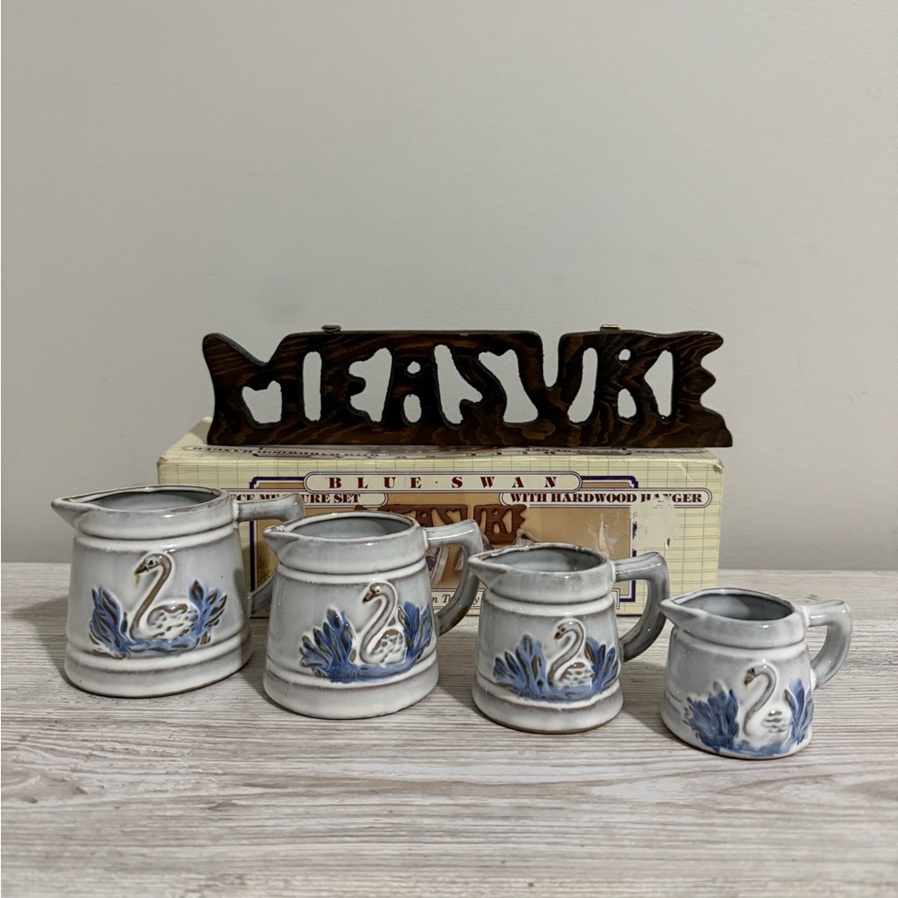 VTG Blue Swan Stoneware Measuring Cups Original Box Hardwood Hanger